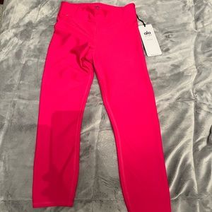 Brand new with tags Alo Yoga Airlift Capri Leggings Neon Pink